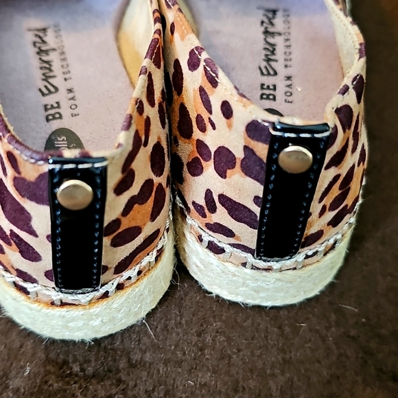 Flat Shoes - Picture 7 of 16